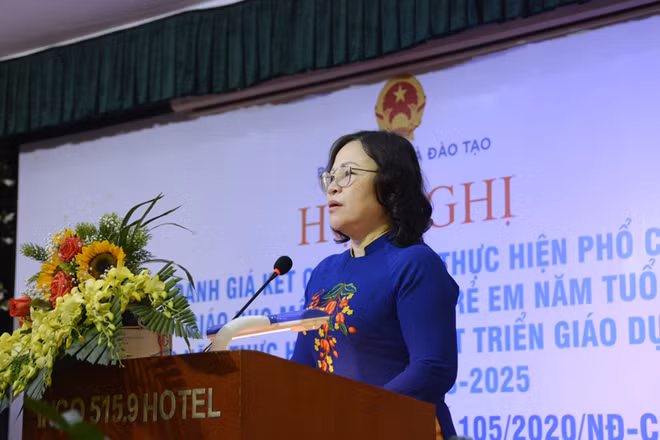 Thứ trưởng Bộ GD-ĐT Ngô Thị Minh phát biểu tại hội nghị 