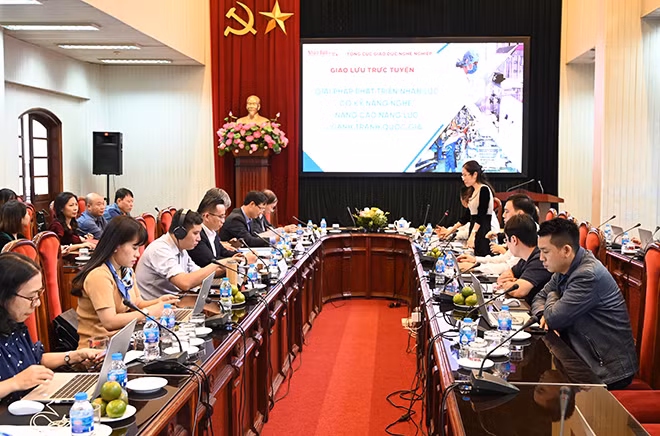 Giao lưu trực tuyến "Giải pháp phát triển nhân lực có kỹ năng nghề, nâng cao năng lực cạnh tranh quốc gia"