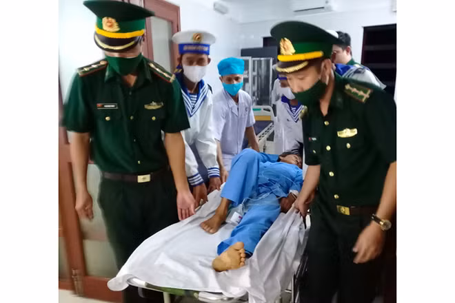 Kịp thời cứu sống ngư dân đột quỵ trên đảo Trường Sa Lớn