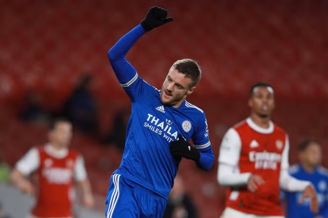J. Vardy ghi bàn thắng duy nhất của trận đấu cho Leicester.