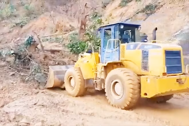 [Video] Nỗ lực thông đường vào nơi hàng chục người mất tích tại Nam Trà My