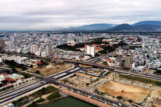 Nút giao thông tây cầu Trần Thị Lý vừa được hoàn thành và đưa vào sử dụng.