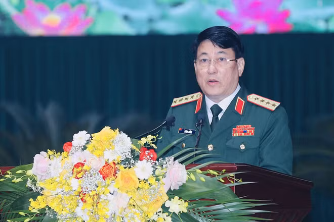 Đại tướng Lương Cường, Ủy viên Bộ Chính trị, Chủ nhiệm Tổng cục Chính trị Quân đội nhân dân Việt Nam phát biểu ý kiến. (Ảnh: TRỌNG ĐỨC)