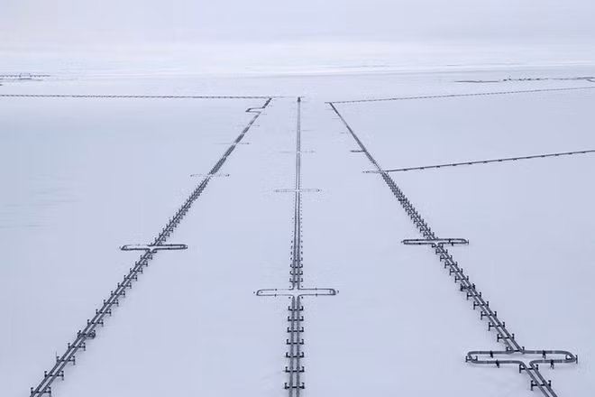 Đường ống dẫn của Gazprom tại một cơ sở xử lý gas tại Nga. Ảnh: REUTERS