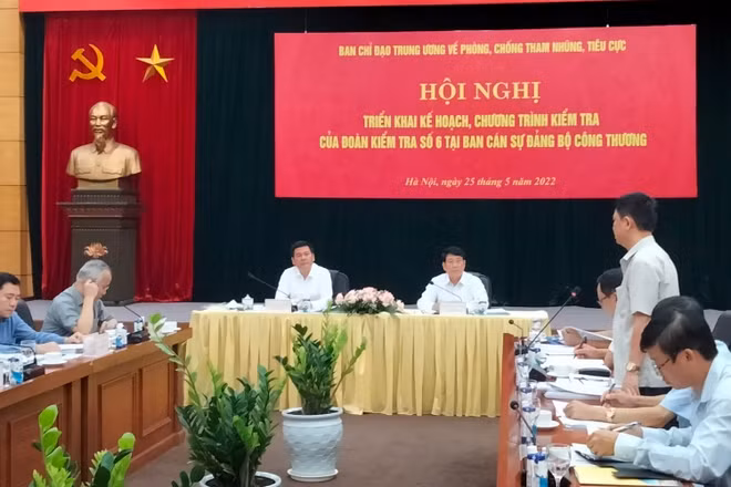 Quang cảnh buổi làm việc.