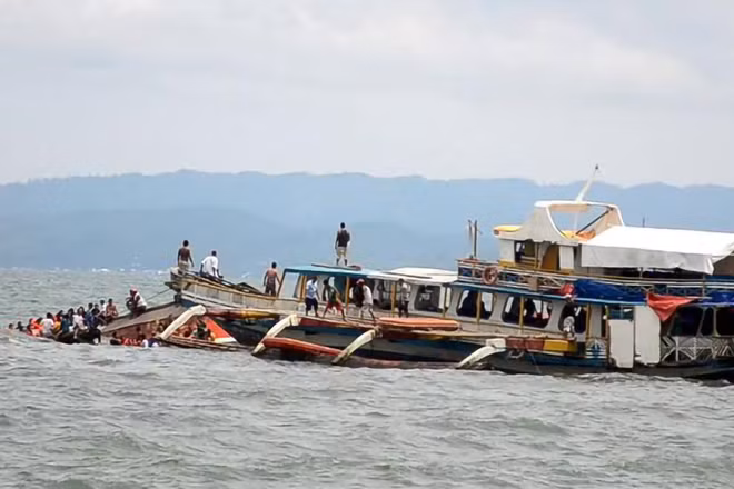 Hình ảnh một vụ lật phà tại Philippines năm 2015. (Ảnh: Reuters)
