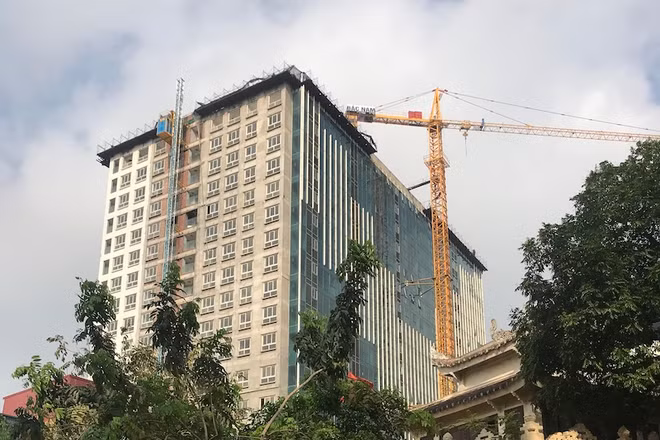 Công trình 8B phố Lê Trực, phường Điện Biên, quận Ba Đình. 