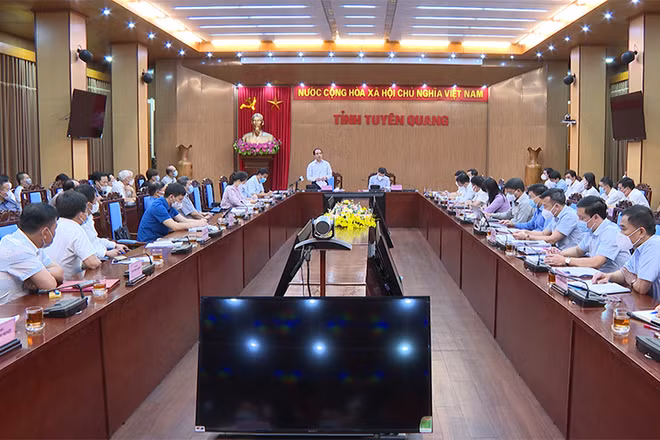 Bí thư Tỉnh ủy Tuyên Quang Chẩu Văn Lâm: tăng cường phòng, chống dịch, tập trung duy trì, mở rộng sản xuất.