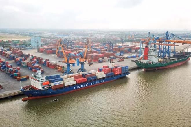 Giá cước tàu biển tăng cao từ năm 2020 đến nay, gây ảnh hưởng đến hoạt động xuất nhập khẩu.