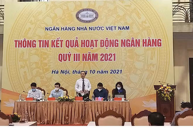 Phó Thống đốc Thường trực NHNN Đào Minh Tú phát biểu tại cuộc họp báo.