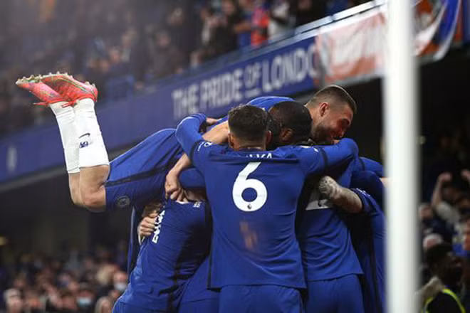 Các cầu thủ Chelsea mừng trận thắng Leicester 2-1.