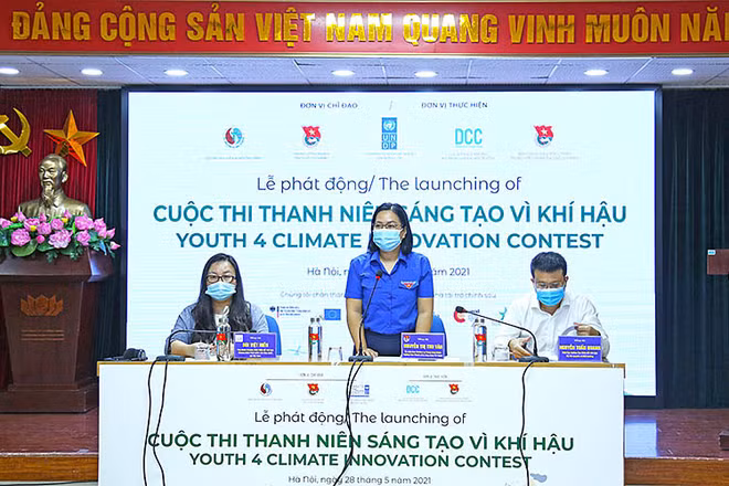 Đại diện Ban tổ chức cung cấp thông tin về cuộc thi.