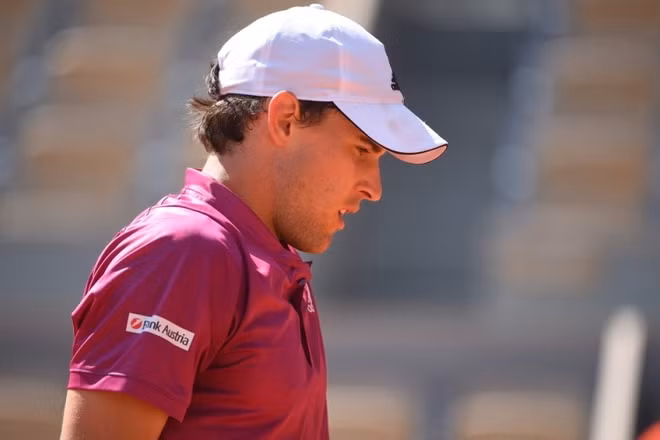 Dominic Thiem vẫn chưa lấy lại được phong độ sau khi liên tục phải đối mặt với chấn thương. (Ảnh: Roland Garros)