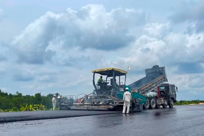 Thi công cao tốc Trung Lương - Mỹ Thuận.