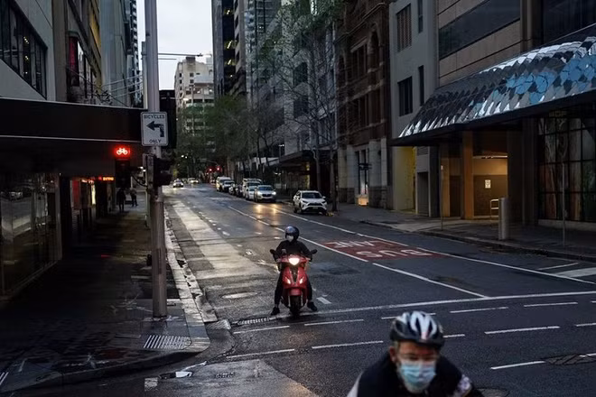 Sydney đang trong lệnh giới nghiêm nhằm ngăn chặn sự lây lan của đợt bùng phát dịch Covid-19 do biến thể Delta gây nên. (Ảnh: Reuters)