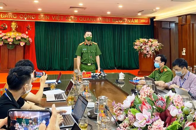 Thượng tá Tô Anh Dũng, Phó Cục trưởng C06, Bộ Công an thông tin về việc triển khai một số phần mềm hỗ trợ phòng, chống dịch.