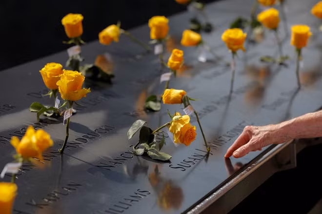 Tên của các nạn nhân tại Đài tưởng niệm và Bảo tàng 11/9, ở New York (Mỹ). (Ảnh: Reuters)