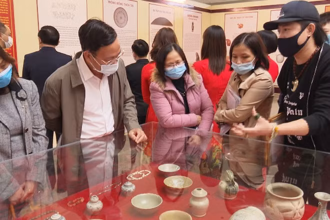 Các cổ vật tiêu biểu tỉnh Hà Nam được trưng bày tại Bảo tàng tỉnh Hà Nam.