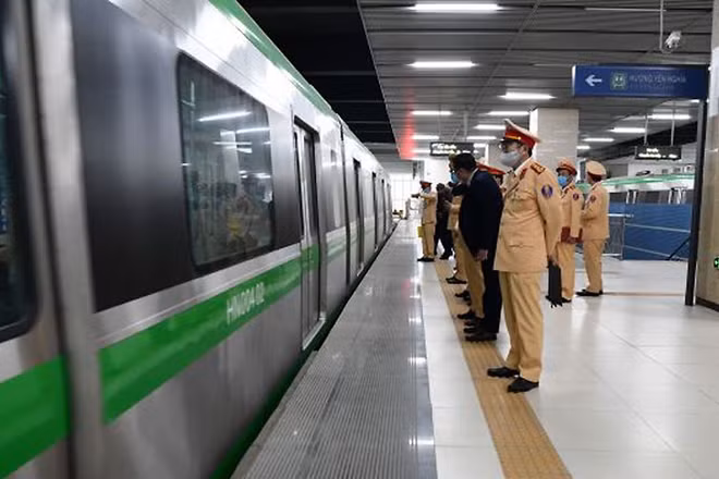 Lực lượng Cảnh sát giao thông sẽ giám sát việc chấp hành quy định về an toàn giao thông của nhân viên vận hành tàu Cát Linh-Hà Đông và hành khách đi tàu.