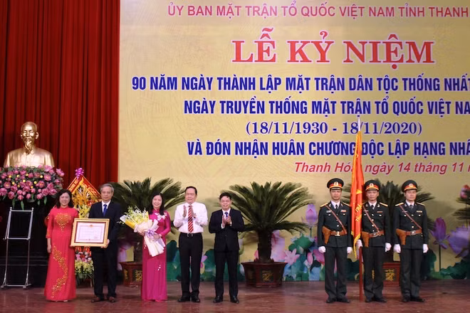 Ủy ban MTTQ tỉnh Thanh Hóa vinh dự đón nhận Huân chương Độc lập hạng Nhất.