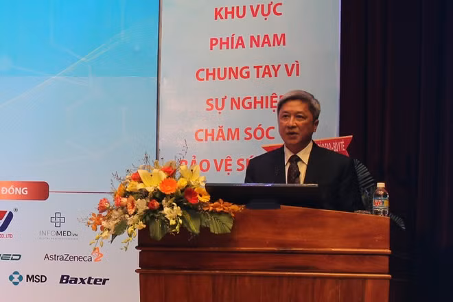 PGS, TS, Nguyễn Trường Sơn, Thứ trưởng Y tế phát biểu tại hội nghị.