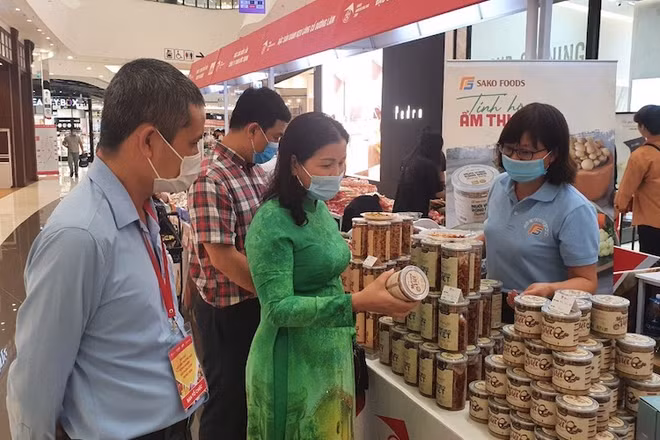 Các sản phẩm nông nghiệp của Việt Nam trưng bày, giới thiệu tại TTTM Aeon Hà Đông.