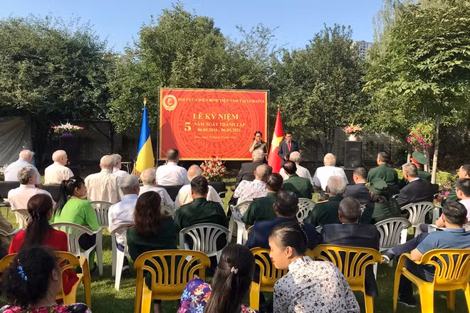 Buổi lễ diễn ra trong không khí nồng ấm.