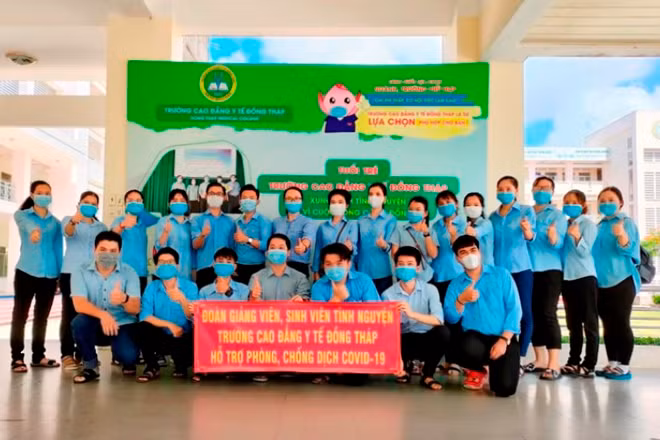 Các bạn sinh viên tự nguyện đến thành phố Sa Đéc tham gia phòng, chống dịch Covid-19.