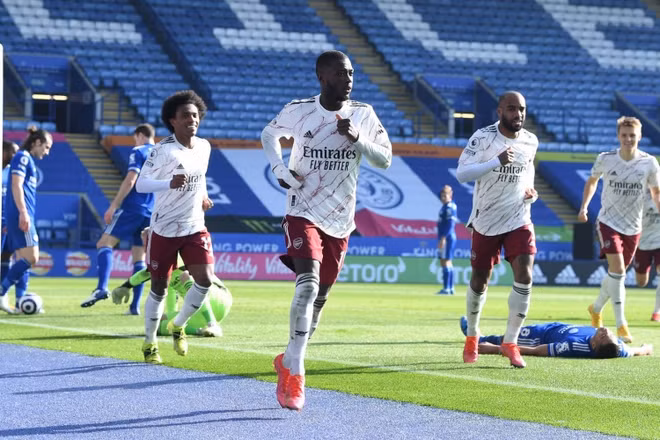 Pepe (giữa) xuất sắc góp một bàn thắng cho Arsenal.