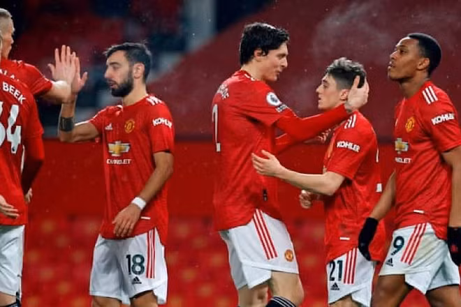 Các cầu thủ Man United mừng trận thắng tưng bừng trên sân nhà.