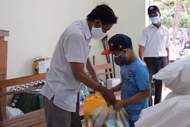 Hỗ trợ gia đình công nhân, lao động khó khăn trong đợt dịch tháng 8.