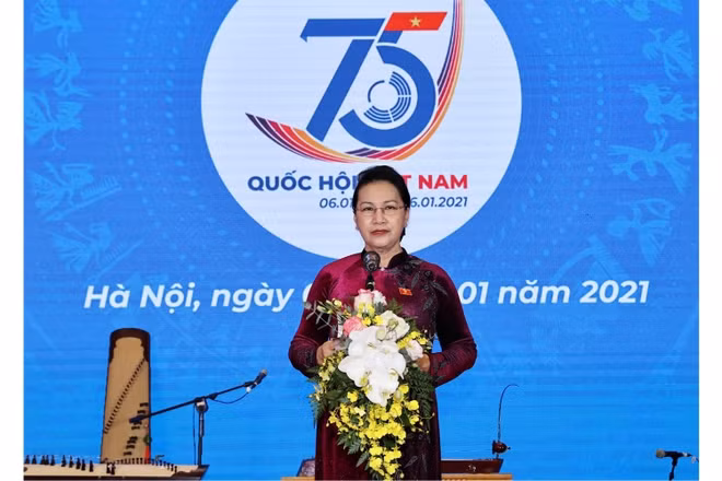 Chủ tịch QH Nguyễn Thị Kim Ngân đọc lời phát biểu chào mừng. 