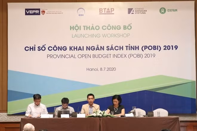 Ban chủ trì hội thảo.