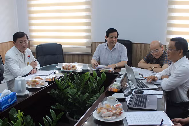 PGS, TS Lương Ngọc Khuê làm việc cùng Bệnh viện Huyết học Truyền máu TP Hồ Chí Minh.