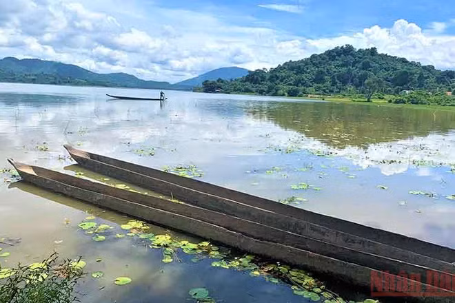 Hồ Lắk, một điểm du lịch hấp dẫn, nổi tiếng luôn là sự lựa chọn của du khách khi đến với Đắk Lắk.