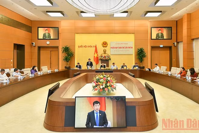 Quang cảnh phiên họp.