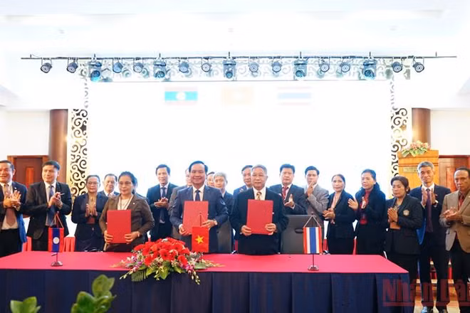 Lãnh đạo 3 tỉnh ký kết biên bản hợp tác giai đoạn 2022-2024.