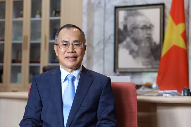 Đại sứ Phan Chí Thành.