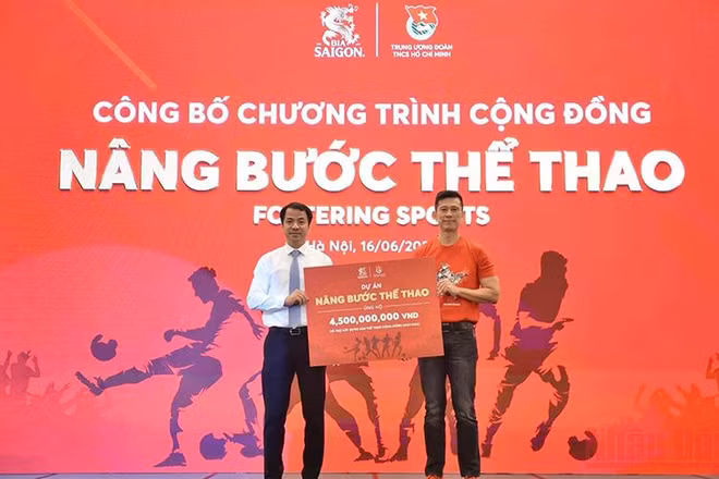 Ban tổ chức công bố nhà tài trợ dự án Nâng bước thể thao.