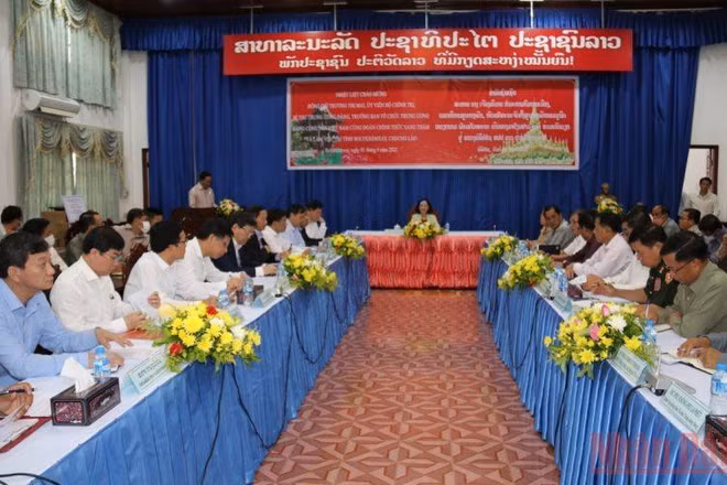 Toàn cảnh cuộc làm việc của đồng chí Trương Thị Mai tại tỉnh Bolykhamxay. (Ảnh: Xuân Sơn)