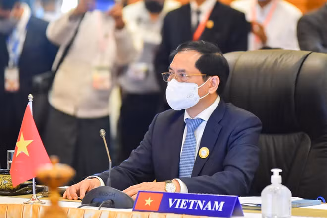 Bộ trưởng Ngoại giao Bùi Thanh Sơn phát biểu tại Hội nghị. (Ảnh: Báo Điện tử Đảng Cộng sản)