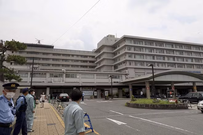 Bệnh viện Đại học Y Nara, nơi ông Abe được đưa tới sau khi bị bắn. (Ảnh: Kyodo/Reuters)