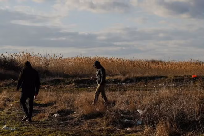 Người di cư ở khu vực biên giới của Serbia. (Nguồn: Reuters)
