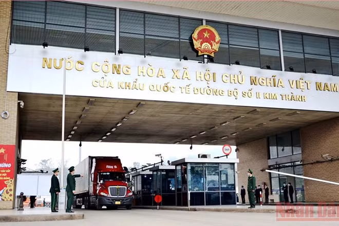 Thông quan hàng hóa qua Cửa khẩu đường bộ Kim Thành (Lào Cai).