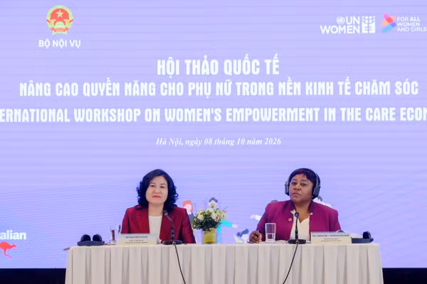 Thứ trưởng Nội vụ Nguyễn Thị Hà và Trưởng đại diện UN Women tại Việt Nam Caroline Nyamayemombe tại hội thảo. (Ảnh: BTC)