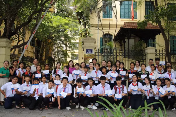 Quỹ Bảo trợ trẻ em Việt Nam trao học bổng cho 36 trẻ em có hoàn cảnh đặc biệt, khó khăn tiêu biểu của thành phố Đà Nẵng, tháng 8/2026. (Ảnh NFVC) 