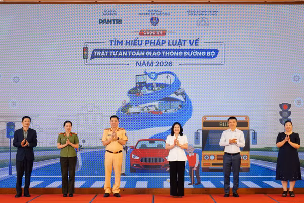 Các đại biểu tại lễ phát động Cuộc thi “Tìm hiểu pháp luật về trật tự, an toàn giao thông đường bộ năm 2026”. (Ảnh BTC)