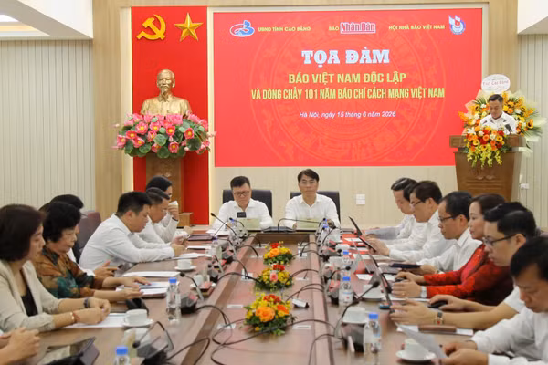Quang cảnh tọa đàm “Báo Việt Nam Độc lập và dòng chảy 101 năm Báo chí cách mạng Việt Nam”.