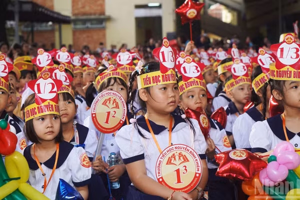 Học sinh Thành phố Hồ Chí Minh trong lễ khai giảng năm học 2025-2026. (Ảnh minh họa: THẾ ANH)