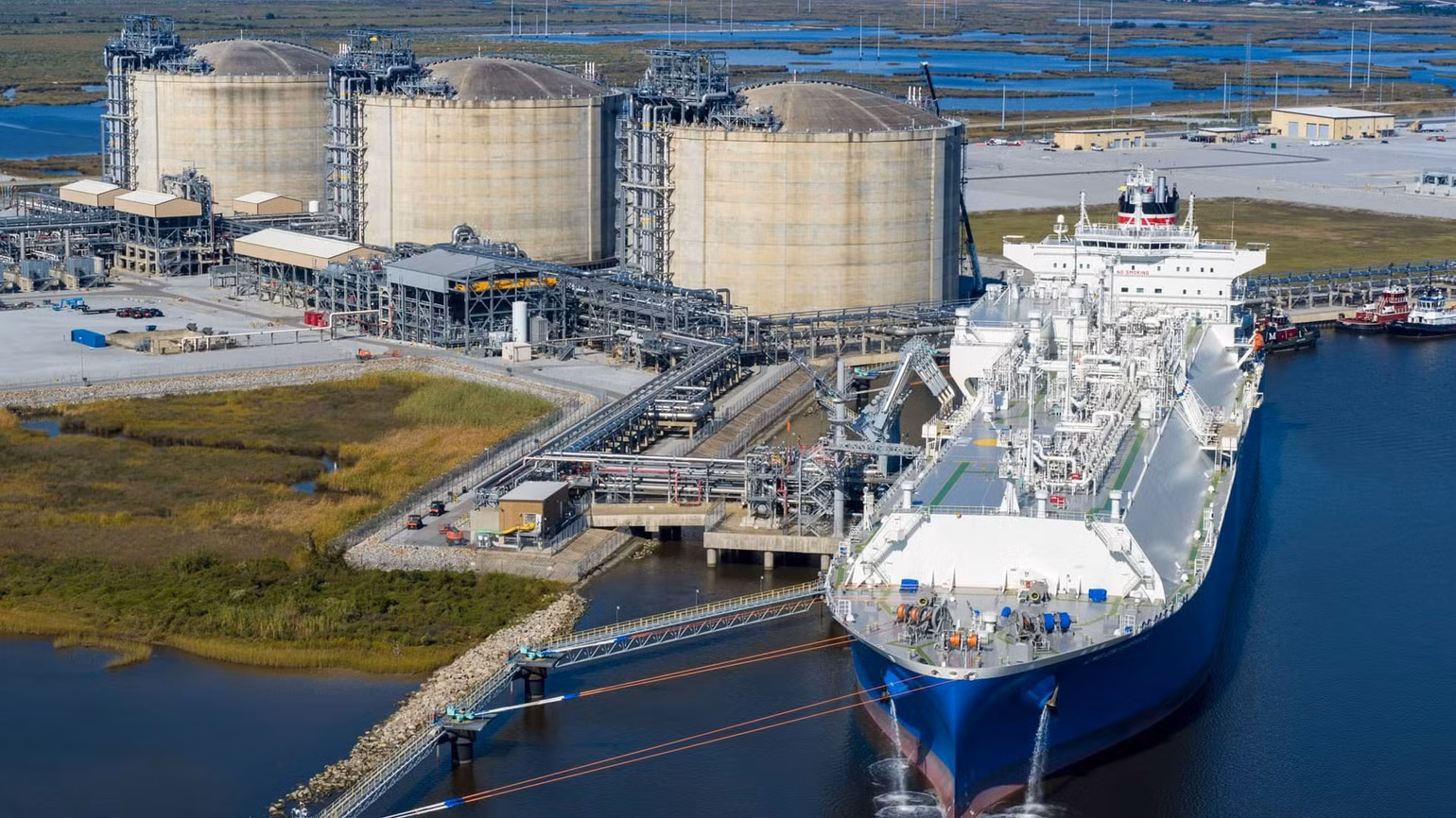 anh-4-khong-chi-la-nha-san-xuat-cung-cap-lng-thu-3-the-gioi-totalenergies-con-co-kinh-nghiep-quoc-te-trong-phat-trien-xay-dung-va-van-hanh-nhieu-nha-may-dien.jpg